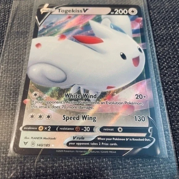 Togekiss V 140/185 Ultra Rare Pokemon Vivid Voltage NM in Card Protector - Picture 3 of 4